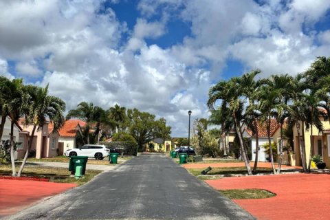 House in Miami, Florida 3 bedrooms, 117.43 sq.m. № 2192719 - photo 30