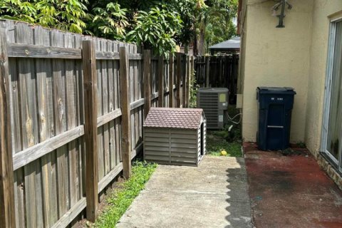 House in Miami, Florida 3 bedrooms, 117.43 sq.m. № 2192719 - photo 27