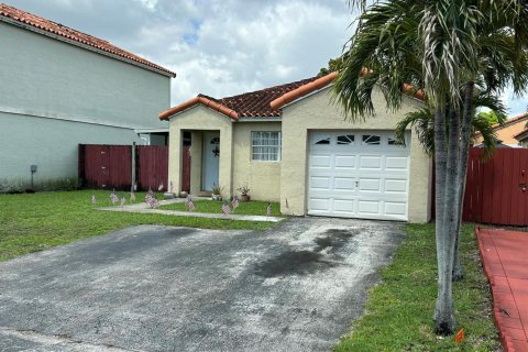 House in Miami, Florida 3 bedrooms, 117.43 sq.m. № 2192719 - photo 2