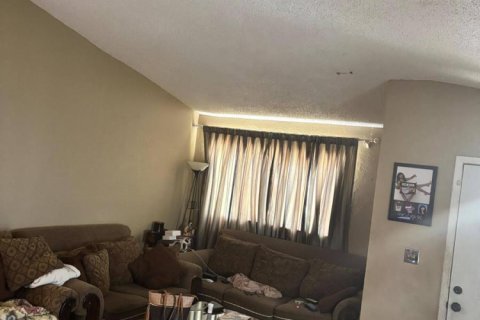 House in Miami, Florida 3 bedrooms, 117.43 sq.m. № 2192719 - photo 4