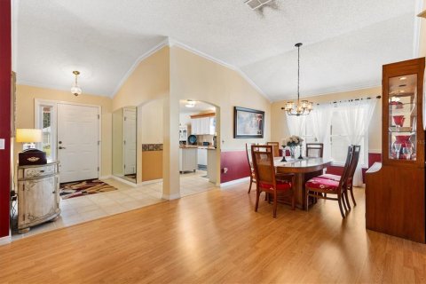 House in The Villages, Florida 3 bedrooms, 219.25 sq.m. № 2362317 - photo 15