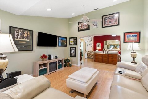 House in The Villages, Florida 3 bedrooms, 219.25 sq.m. № 2362317 - photo 20