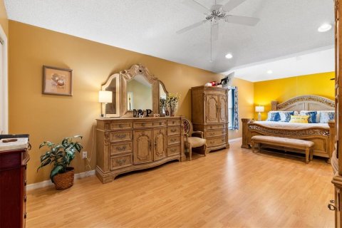 House in The Villages, Florida 3 bedrooms, 219.25 sq.m. № 2362317 - photo 21