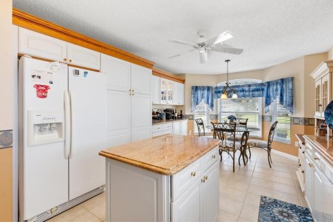 House in The Villages, Florida 3 bedrooms, 219.25 sq.m. № 2362317 - photo 13