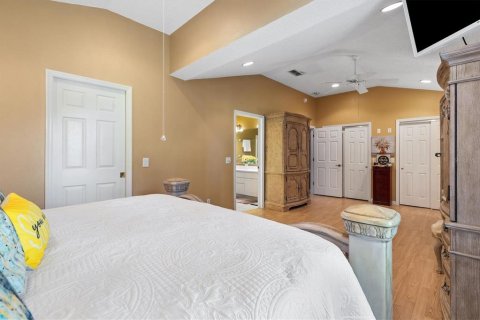 House in The Villages, Florida 3 bedrooms, 219.25 sq.m. № 2362317 - photo 24