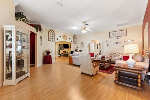 House in The Villages, Florida 3 bedrooms, 219.25 sq.m. № 2362317 - photo 3