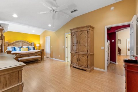 House in The Villages, Florida 3 bedrooms, 219.25 sq.m. № 2362317 - photo 23
