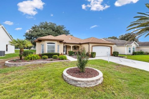 House in The Villages, Florida 3 bedrooms, 219.25 sq.m. № 2362317 - photo 9