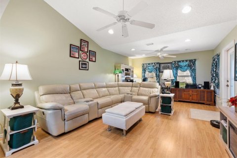 House in The Villages, Florida 3 bedrooms, 219.25 sq.m. № 2362317 - photo 19