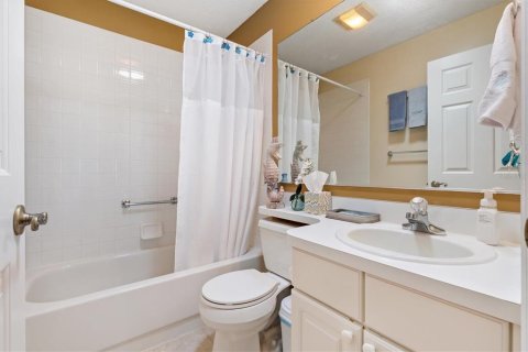 House in The Villages, Florida 3 bedrooms, 219.25 sq.m. № 2362317 - photo 29