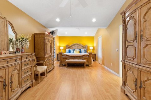 House in The Villages, Florida 3 bedrooms, 219.25 sq.m. № 2362317 - photo 22
