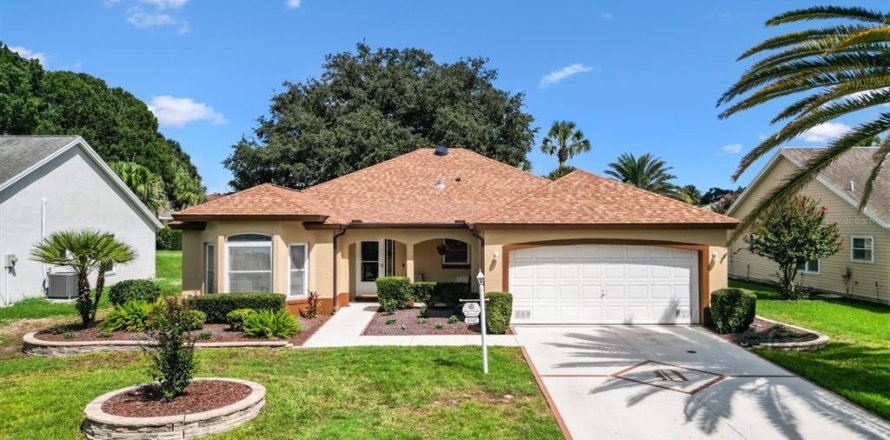 House in The Villages, Florida 3 bedrooms, 219.25 sq.m. № 2362317
