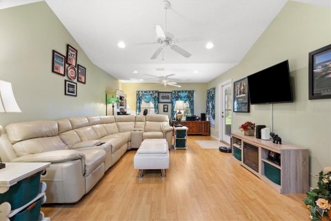 House in The Villages, Florida 3 bedrooms, 219.25 sq.m. № 2362317 - photo 17