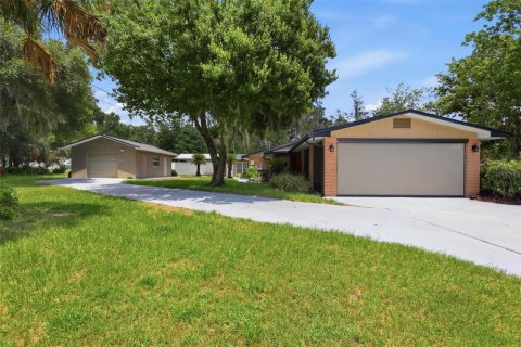 House in DeLand, Florida 5 bedrooms, 268.67 sq.m. № 2202913 - photo 3
