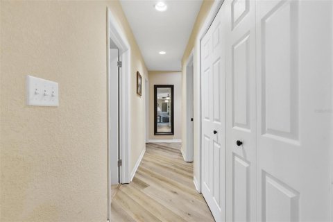 House in DeLand, Florida 5 bedrooms, 268.67 sq.m. № 2202913 - photo 22
