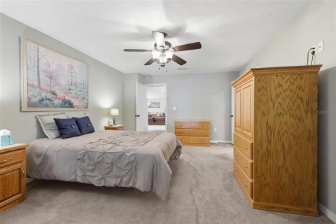 House in DeLand, Florida 5 bedrooms, 268.67 sq.m. № 2202913 - photo 9
