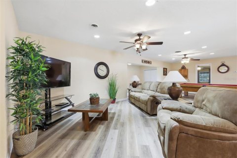 House in DeLand, Florida 5 bedrooms, 268.67 sq.m. № 2202913 - photo 19