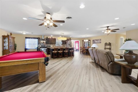 House in DeLand, Florida 5 bedrooms, 268.67 sq.m. № 2202913 - photo 14