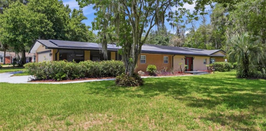 House in DeLand, Florida 5 bedrooms, 268.67 sq.m. № 2202913