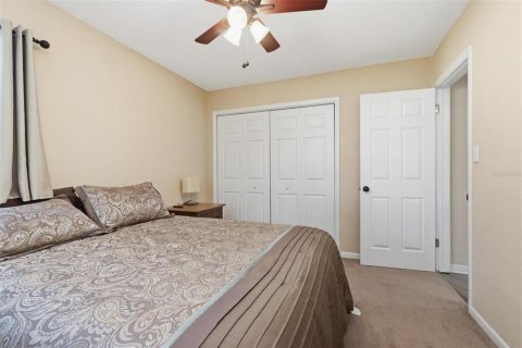 House in DeLand, Florida 5 bedrooms, 268.67 sq.m. № 2202913 - photo 26