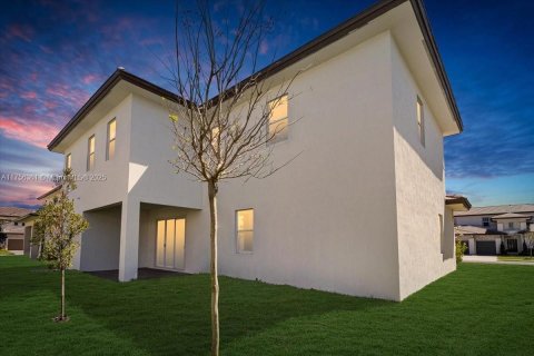 Casa en venta en Davie, Florida, 5 dormitorios, 361.2 m2 № 1728062 - foto 4
