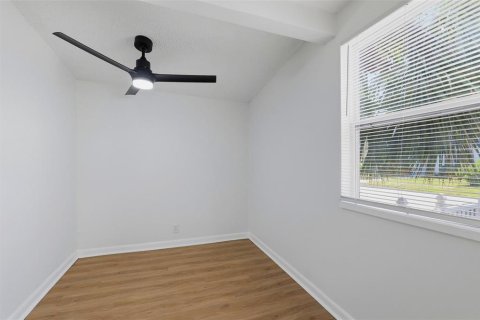 House in Saint Petersburg, Florida 7 bedrooms, 165.74 sq.m. № 2391562 - photo 6