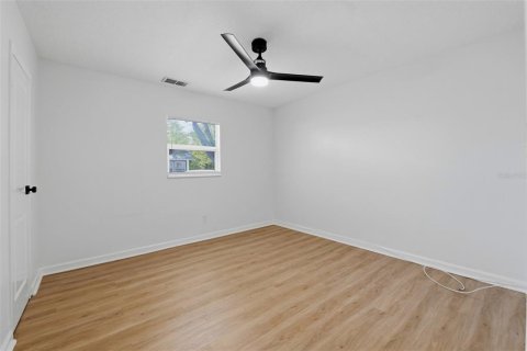 House in Saint Petersburg, Florida 7 bedrooms, 165.74 sq.m. № 2391562 - photo 9