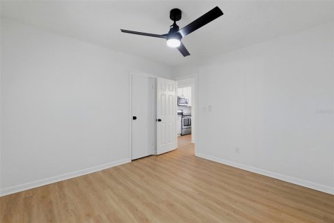 House in Saint Petersburg, Florida 7 bedrooms, 165.74 sq.m. № 2391562 - photo 20