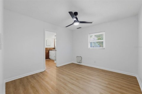 House in Saint Petersburg, Florida 7 bedrooms, 165.74 sq.m. № 2391562 - photo 21