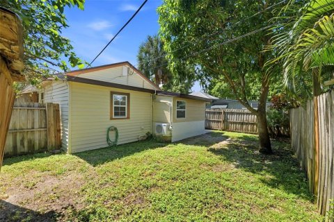 House in Saint Petersburg, Florida 7 bedrooms, 165.74 sq.m. № 2391562 - photo 26