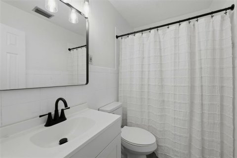 House in Saint Petersburg, Florida 7 bedrooms, 165.74 sq.m. № 2391562 - photo 11