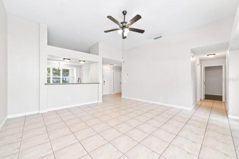 Villa ou maison à louer à Apopka, Floride: 3 chambres, 117.61 m2 № 2406610 - photo 6