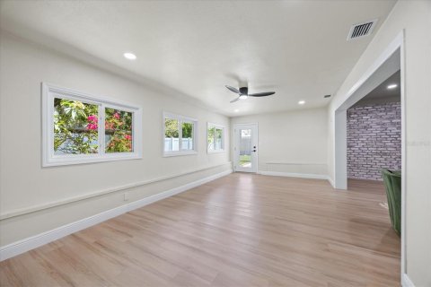 Casa en venta en Saint Petersburg, Florida, 4 dormitorios, 174.1 m2 № 2143076 - foto 19