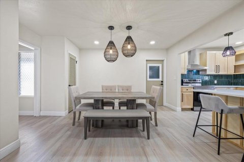 Casa en venta en Saint Petersburg, Florida, 4 dormitorios, 174.1 m2 № 2143076 - foto 3