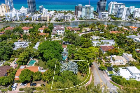 Terreno en venta en Miami Beach, Florida № 2016515 - foto 2