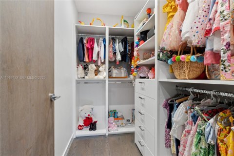 Touwnhouse à louer à Miami, Floride: 4 chambres, 303.33 m2 № 1976655 - photo 16