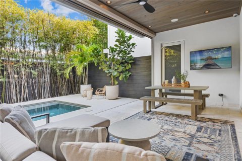 Touwnhouse à louer à Miami, Floride: 4 chambres, 303.33 m2 № 1976655 - photo 2