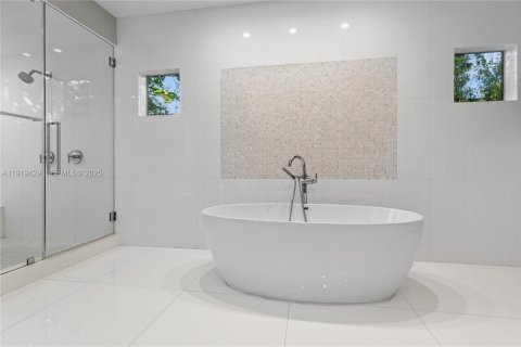 Touwnhouse à louer à Miami, Floride: 4 chambres, 303.33 m2 № 1976655 - photo 12