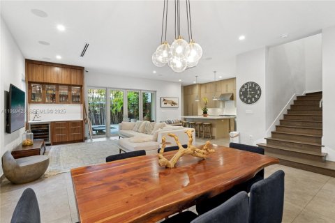 Touwnhouse à louer à Miami, Floride: 4 chambres, 303.33 m2 № 1976655 - photo 4