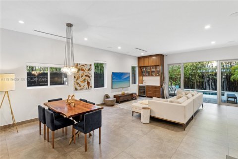 Touwnhouse à louer à Miami, Floride: 4 chambres, 303.33 m2 № 1976655 - photo 5