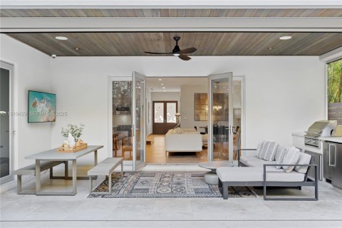 Touwnhouse à louer à Miami, Floride: 4 chambres, 303.33 m2 № 1976655 - photo 3