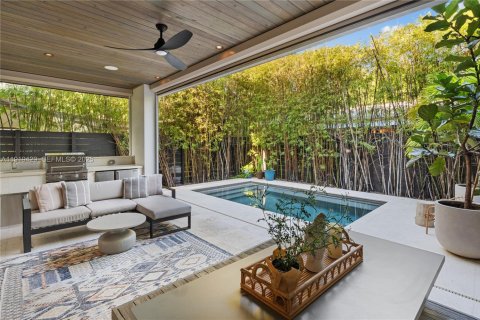 Touwnhouse à louer à Miami, Floride: 4 chambres, 303.33 m2 № 1976655 - photo 1