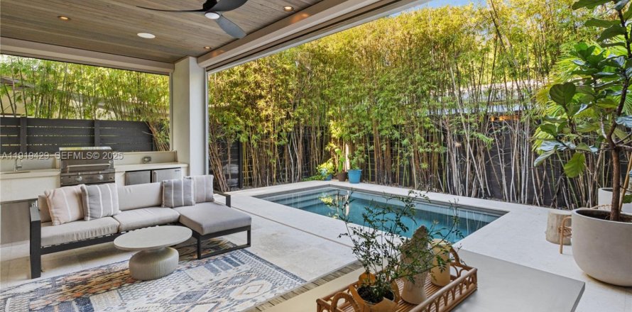 Touwnhouse à Miami, Floride 4 chambres, 303.33 m2 № 1976655