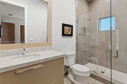 Touwnhouse à louer à Miami, Floride: 4 chambres, 303.33 m2 № 1976655 - photo 17