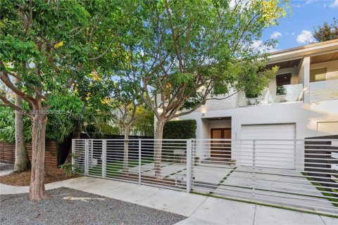 Touwnhouse à louer à Miami, Floride: 4 chambres, 303.33 m2 № 1976655 - photo 23