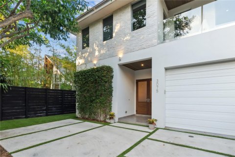 Touwnhouse à louer à Miami, Floride: 4 chambres, 303.33 m2 № 1976655 - photo 24