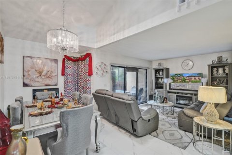 Touwnhouse à vendre à Tamarac, Floride: 3 chambres, 121.79 m2 № 2054509 - photo 11