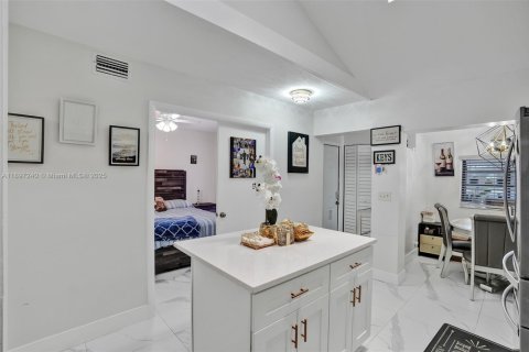 Touwnhouse à vendre à Tamarac, Floride: 3 chambres, 121.79 m2 № 2054509 - photo 3