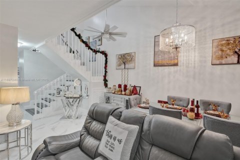 Touwnhouse à vendre à Tamarac, Floride: 3 chambres, 121.79 m2 № 2054509 - photo 10