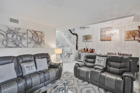 Touwnhouse à vendre à Tamarac, Floride: 3 chambres, 121.79 m2 № 2054509 - photo 7